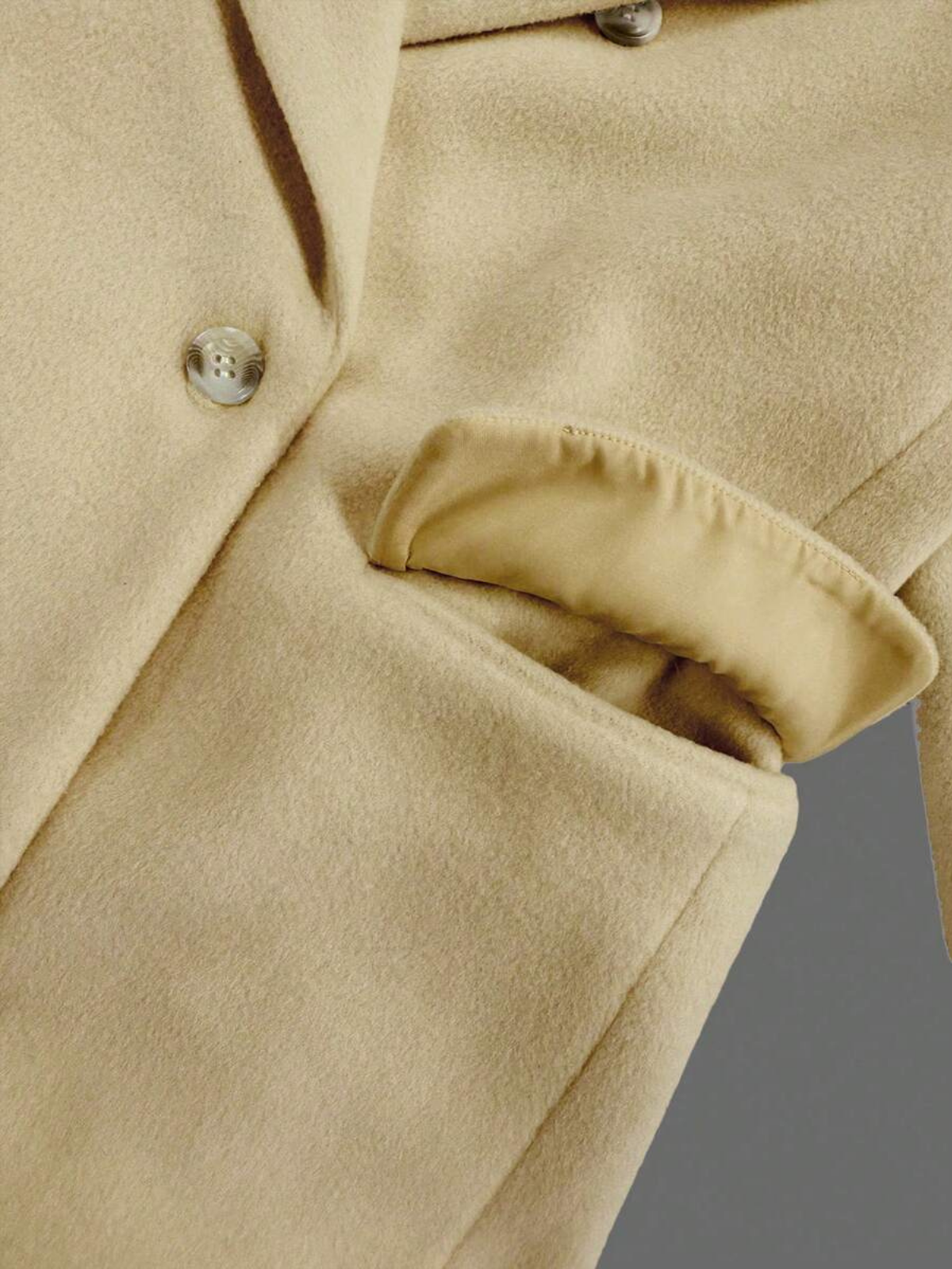 Cappotto doppiopetto classico in lana