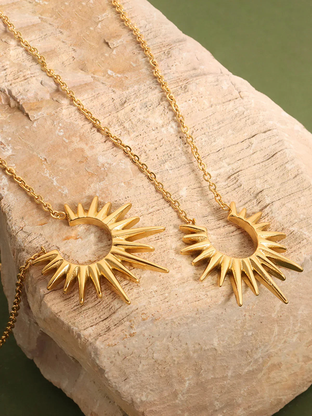 Golden Sunburst Pendant Necklace - LA FEMME WANDERER