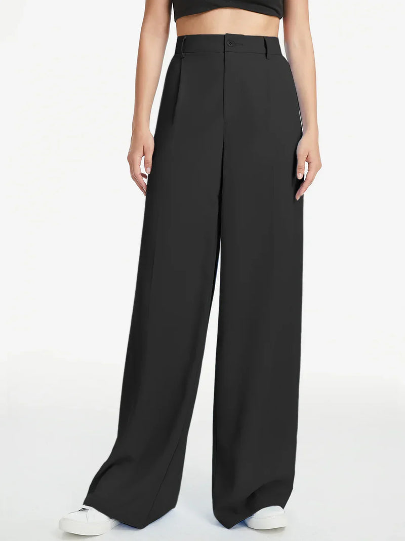 Pantaloni larghi a vita alta e vestibilità rilassata