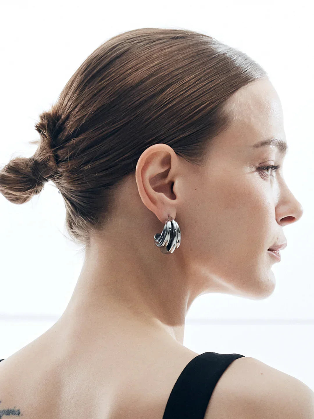 Minimalist C- Shaped Earrings - LA FEMME WANDERER