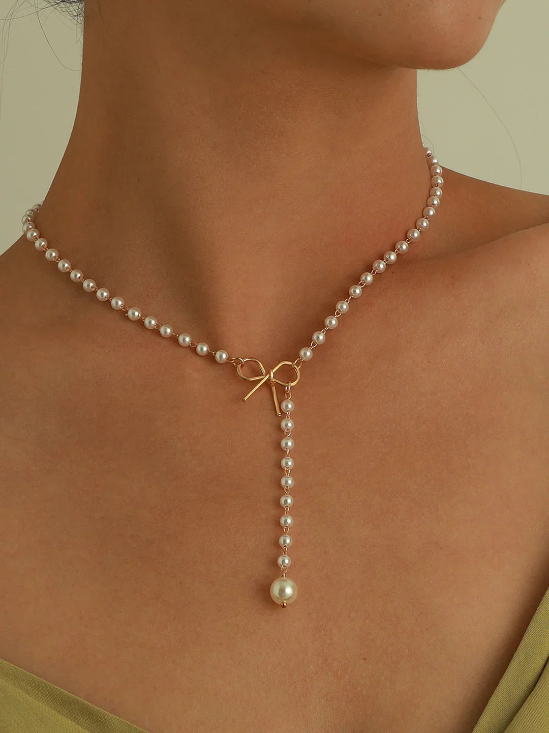 Elegant Bow and Pearl Pendant Necklace - LA FEMME WANDERER