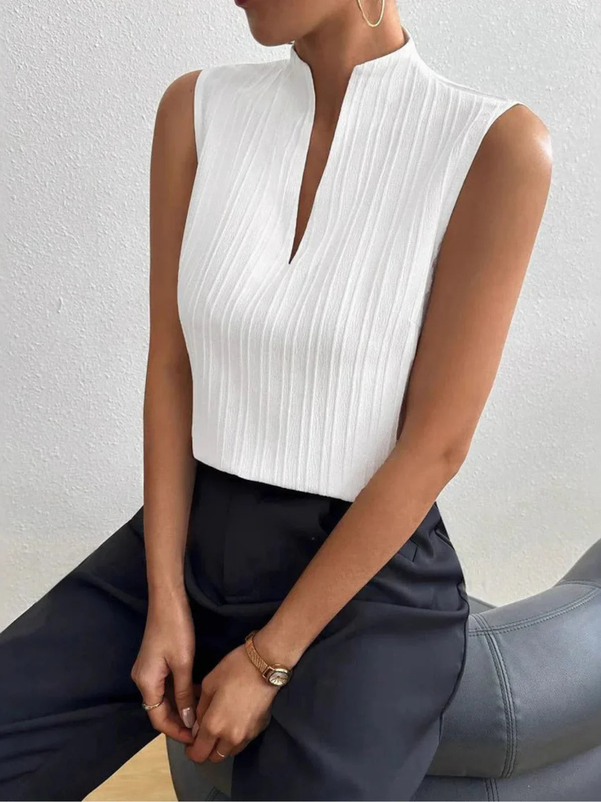 Solid Color Slim-Fit Textured V-Neck Sleeveless Top - LA FEMME WANDERER