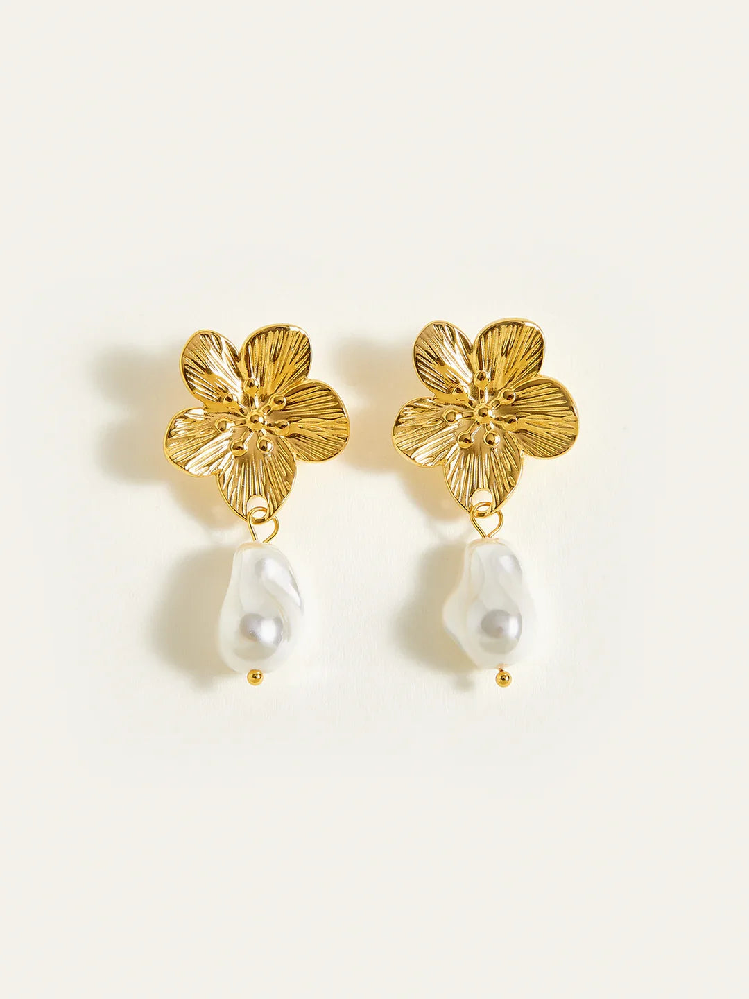 Baroque Pearl & Flower Stud Earrings - LA FEMME WANDERER