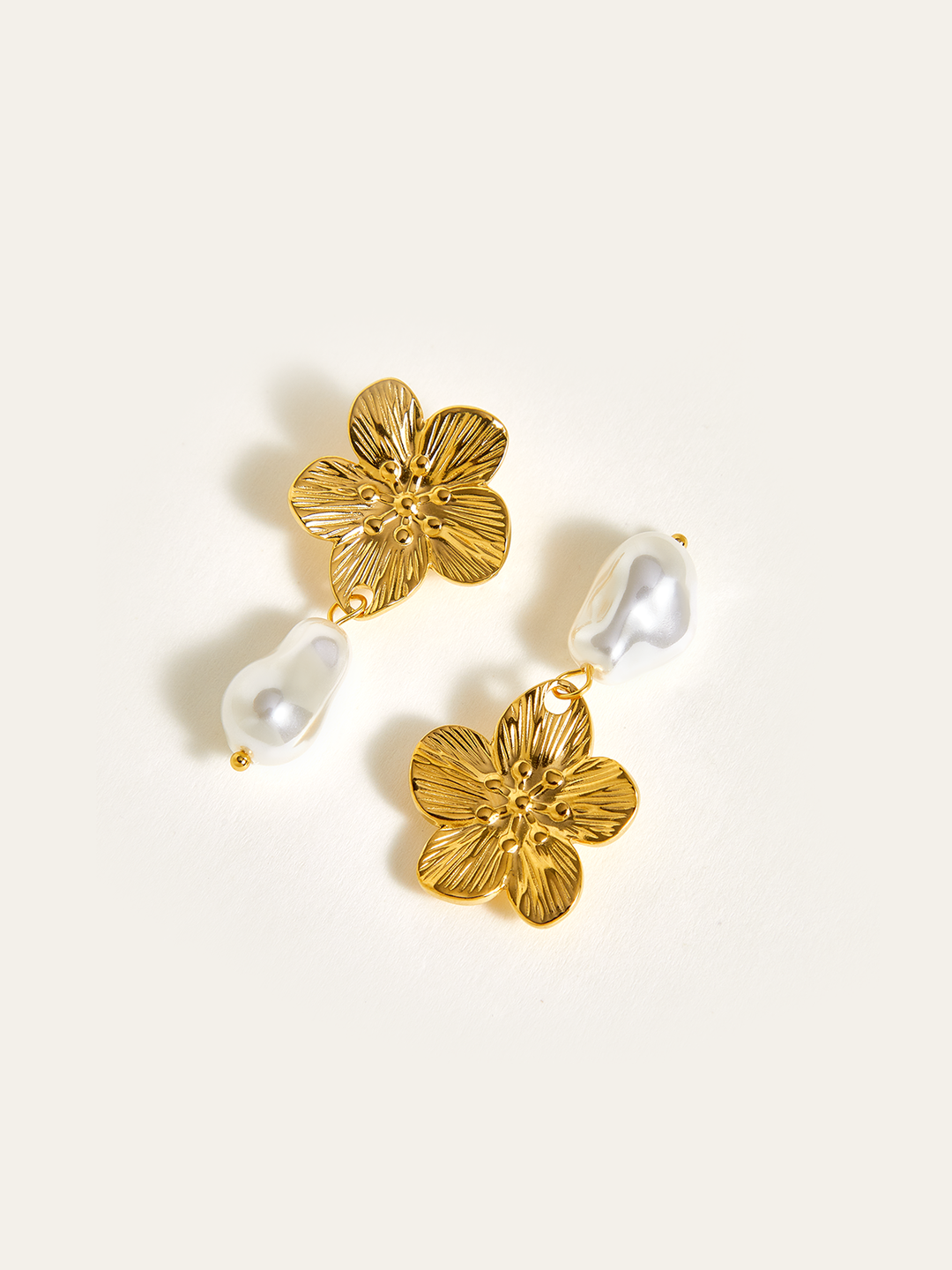 Baroque Pearl & Flower Stud Earrings - LA FEMME WANDERER
