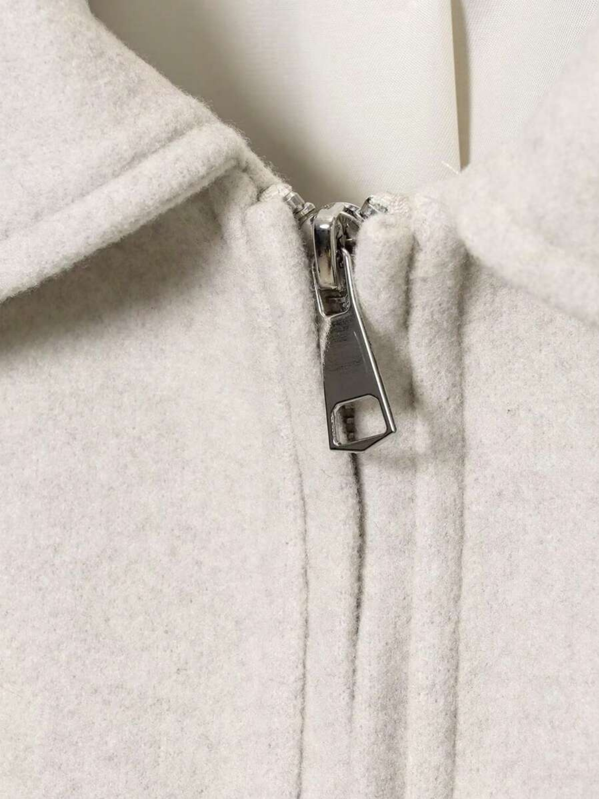 Giacca minimalista autunnale in misto lana con revers e cerniera