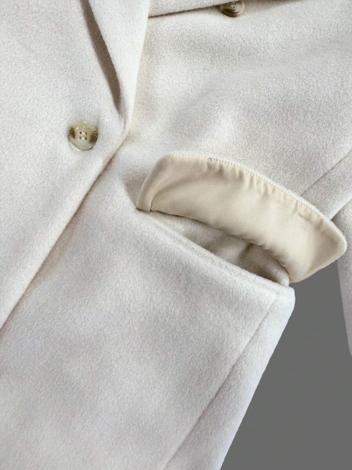 Cappotto doppiopetto classico in lana