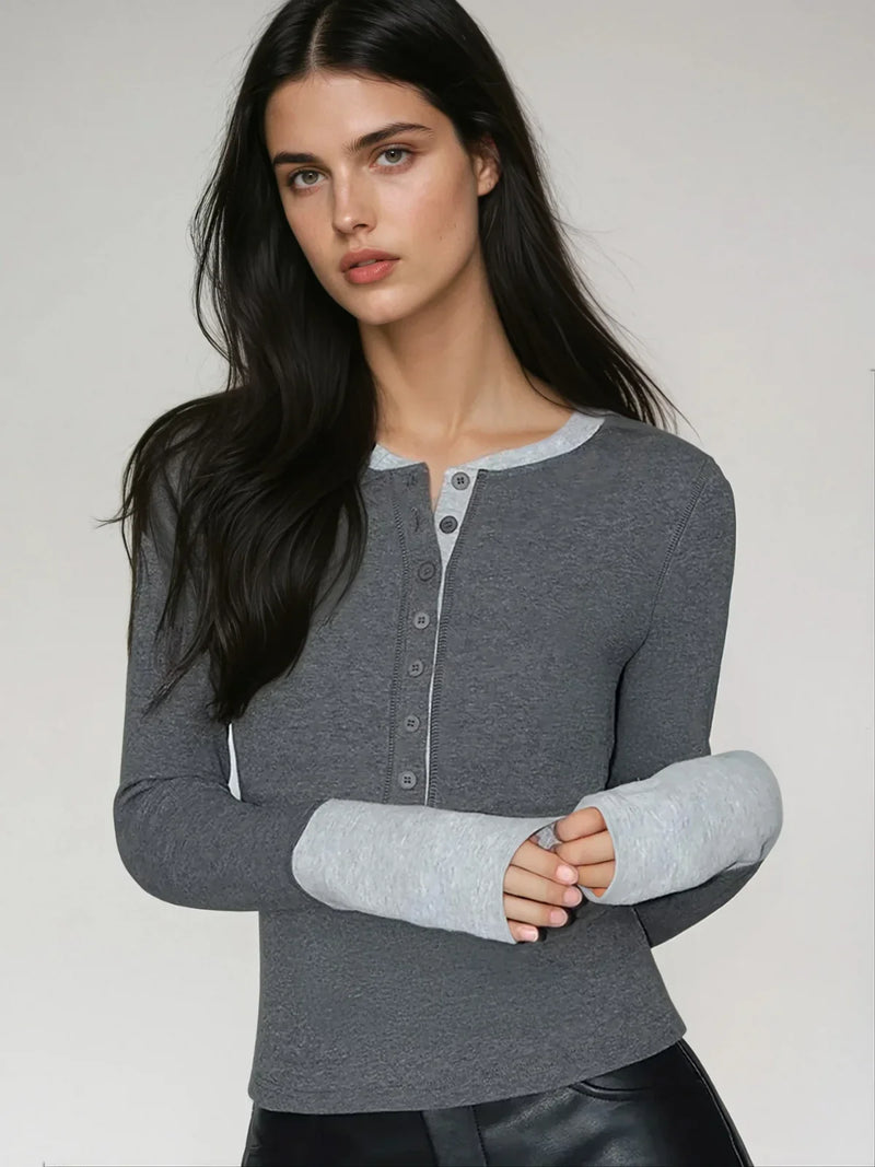 Maglia Henley con polsini a contrasto, classica e moderna