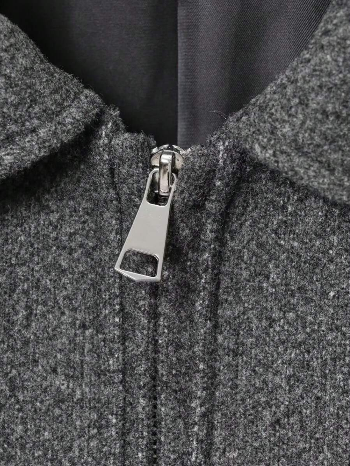 Giacca minimalista autunnale in misto lana con revers e cerniera