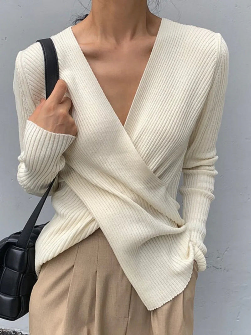 Maglione in cotone lavorato a maglia incrociata con scollo a V