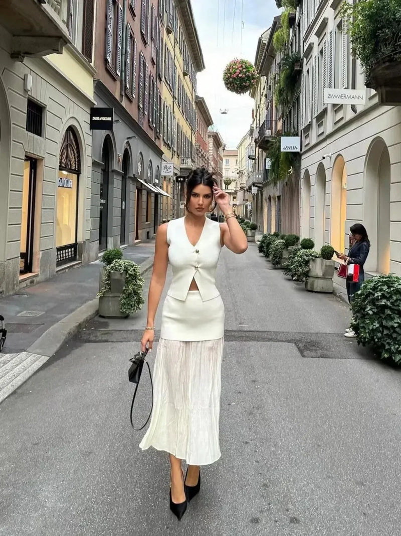 Elegante set coordinato con gilet in maglia e gonna lunga