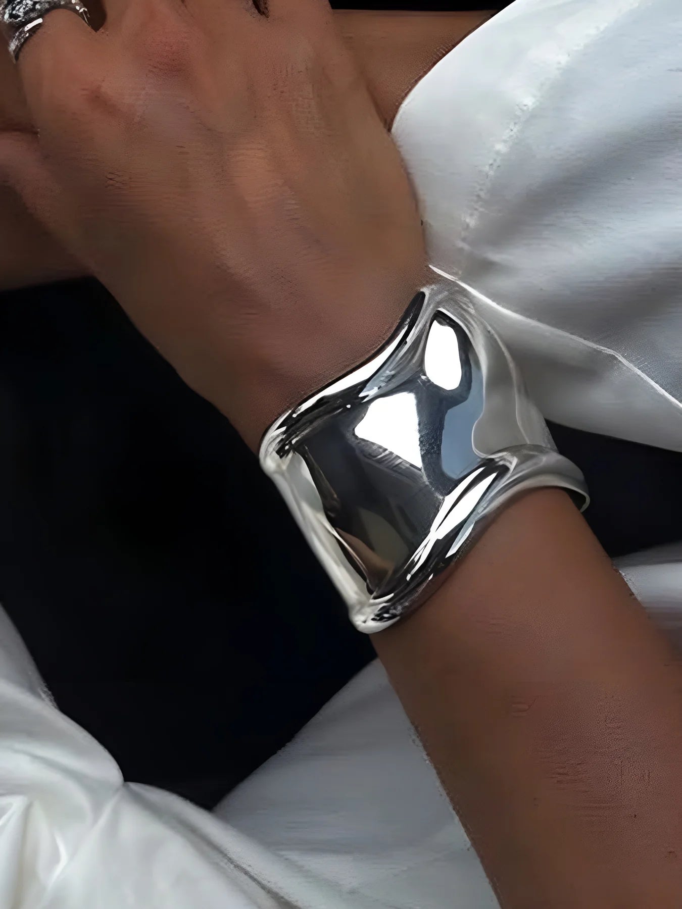 Metallic Wide Cuff Bracelet - LA FEMME WANDERER