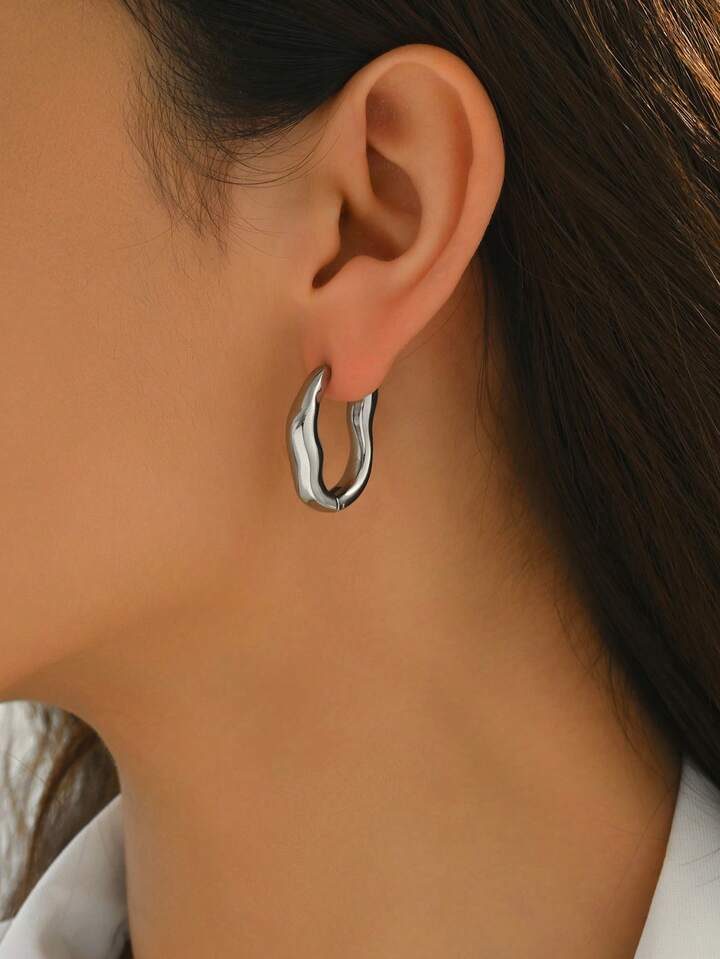 Irregular Oval Hoop Earrings – Minimalist Geometric Fashion Jewelry