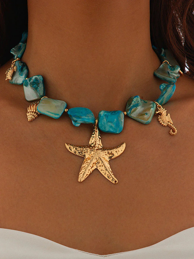 Collana con conchiglie e stelle marine ispirata all'oceano