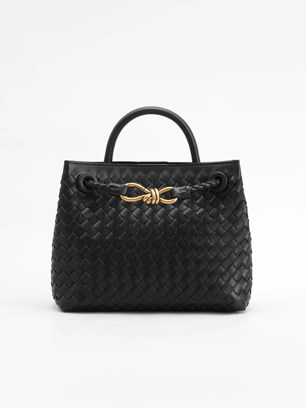 Classy Capsule - 6 - LA FEMME WANDERER